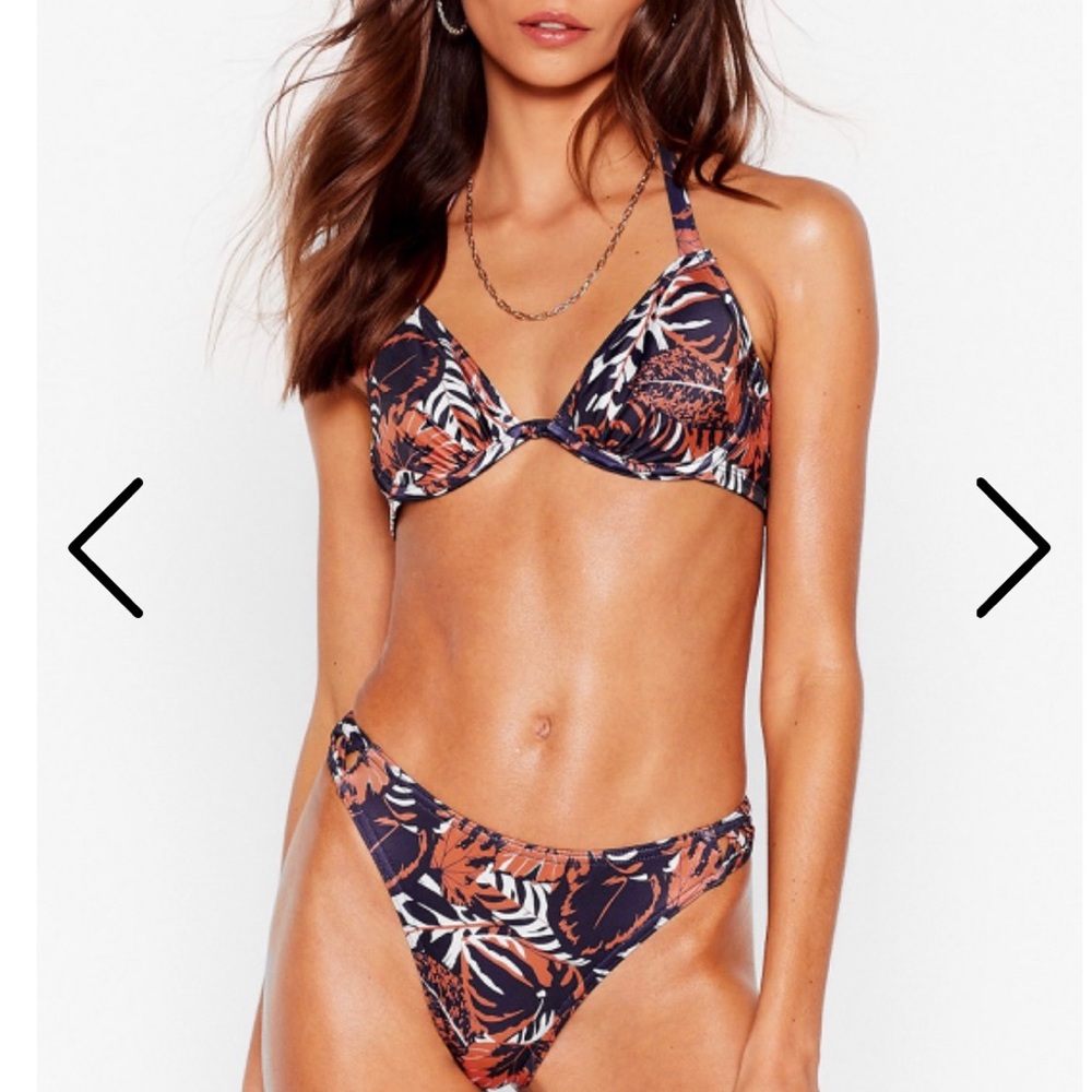 🚫SOLD🚫 NWT! V-Neck Leaf Bikini Set. 6 (Small/ Medium)